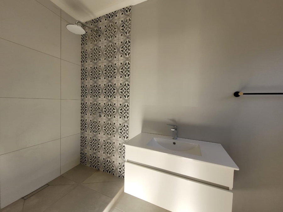 To Let 3 Bedroom Property for Rent in Wavecrest Eastern Cape